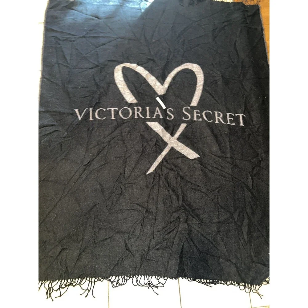Victorias Secret Limited Edition Black Pink Heart Warm Cozy Blanket Throw NEW
